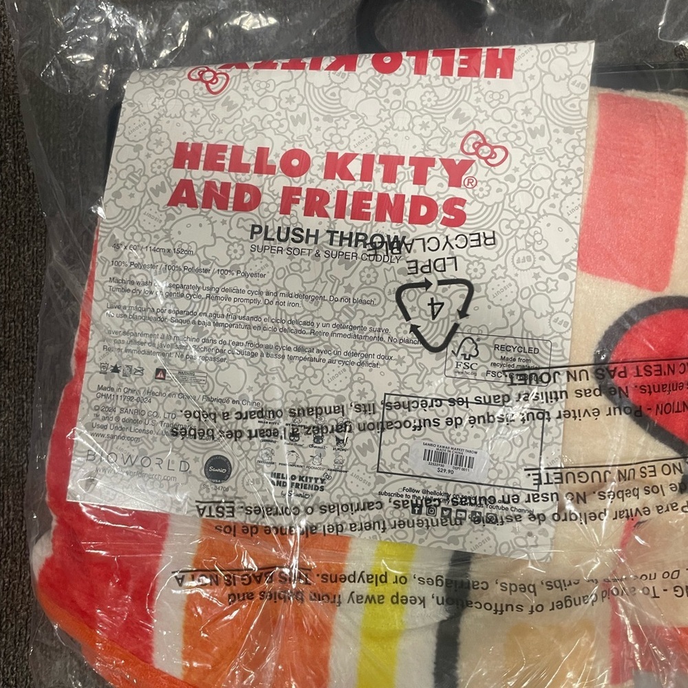 Hello Kitty and Friends Blanket - Picture 3 of 3